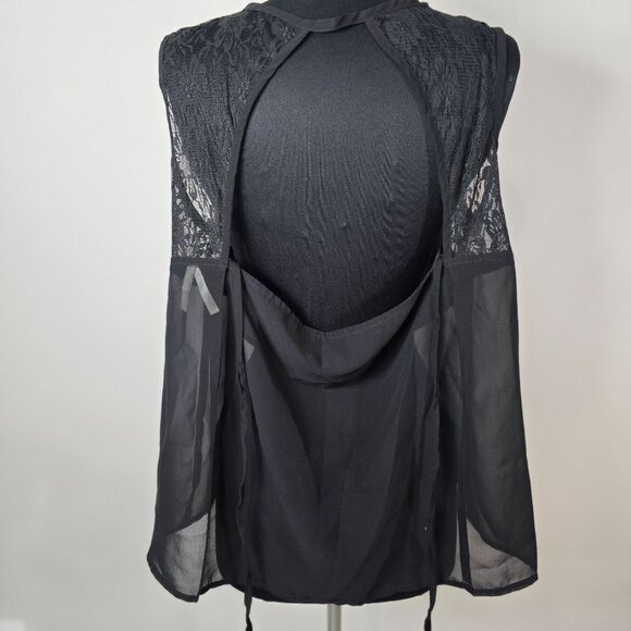 Black Sheer Lace Trim Sleeveless Button-Down Top - Picture 3 of 7